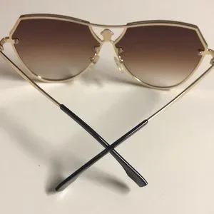 Authentic Versace Gold 20030 Light Dark Sunglasses with case m_64b7bfdf2fbf1aa6c3284342.jpg main image 2